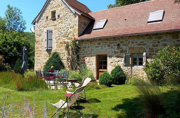 G&icirc;te avec salon d'ext&eacute;rieur