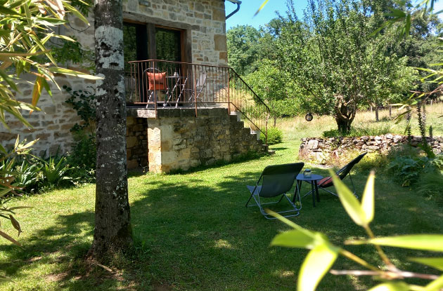 joli jardin du g&icirc;te 4 personnes